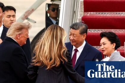 Trump greets Xi Jinping at plane as Chinese leader arrives for state visit
