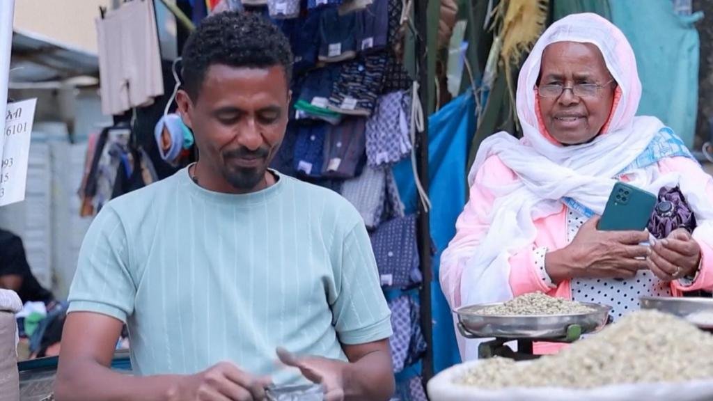 Tigray capital 'out of cash' as fighting escalates, resident tells BBC