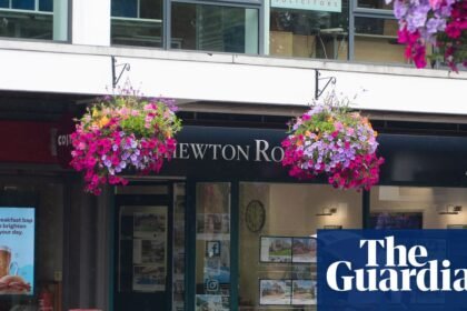 Fears over interest rate rise and jobs send UK consumer confidence to three-year low