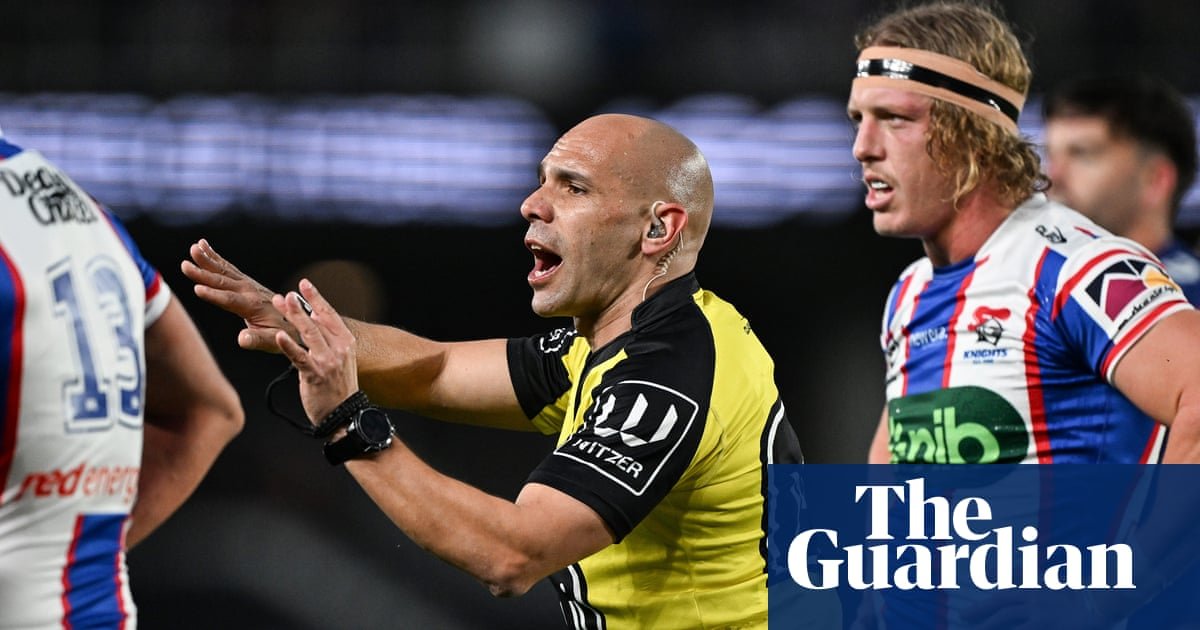 NRL open investigation into fans after top referee pelted with rubbish at Eden Park