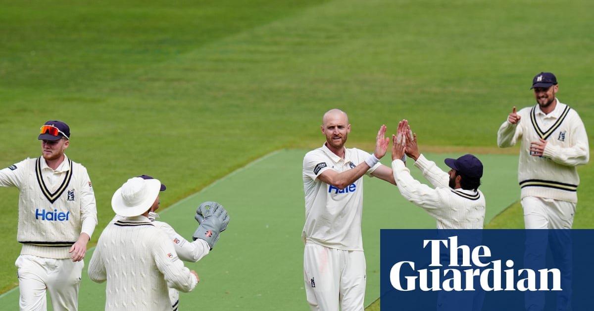 Warwickshire ‘in the groove’ as County Championship destiny calls