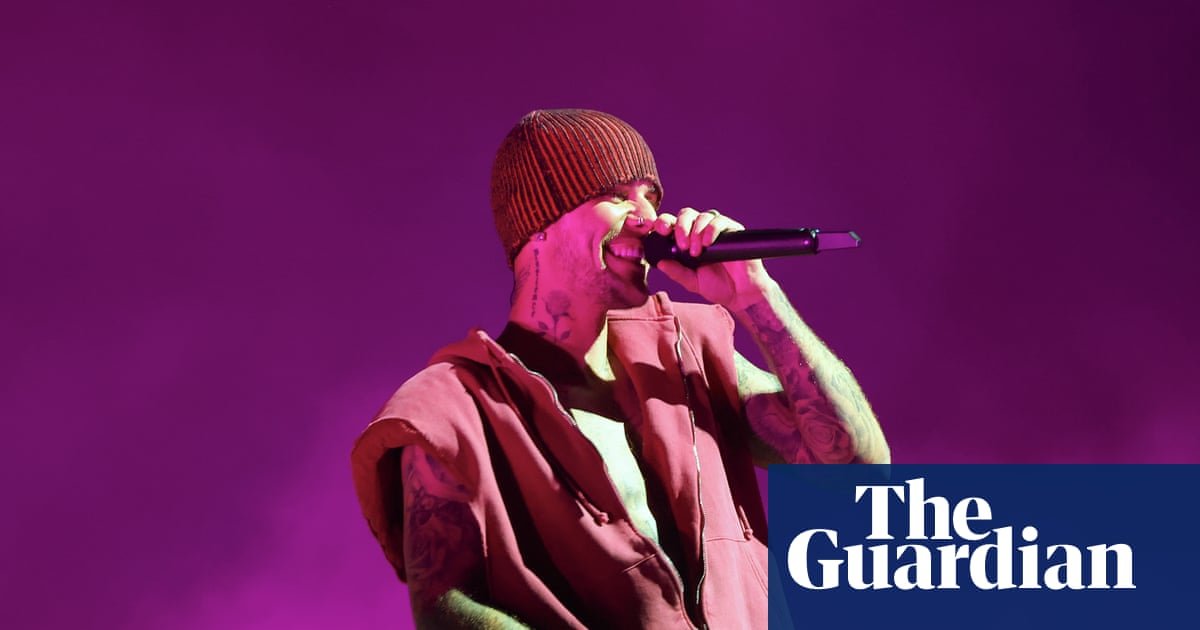 Justin Bieber performs surprise acoustic gig in beleaguered Los Angeles park