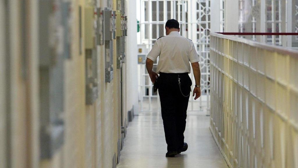 Prison staff told not to use inadequate cells as overcrowding worsens