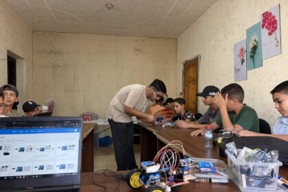 Lacking equipment, but not ambition: Gaza students try to keep up with tech