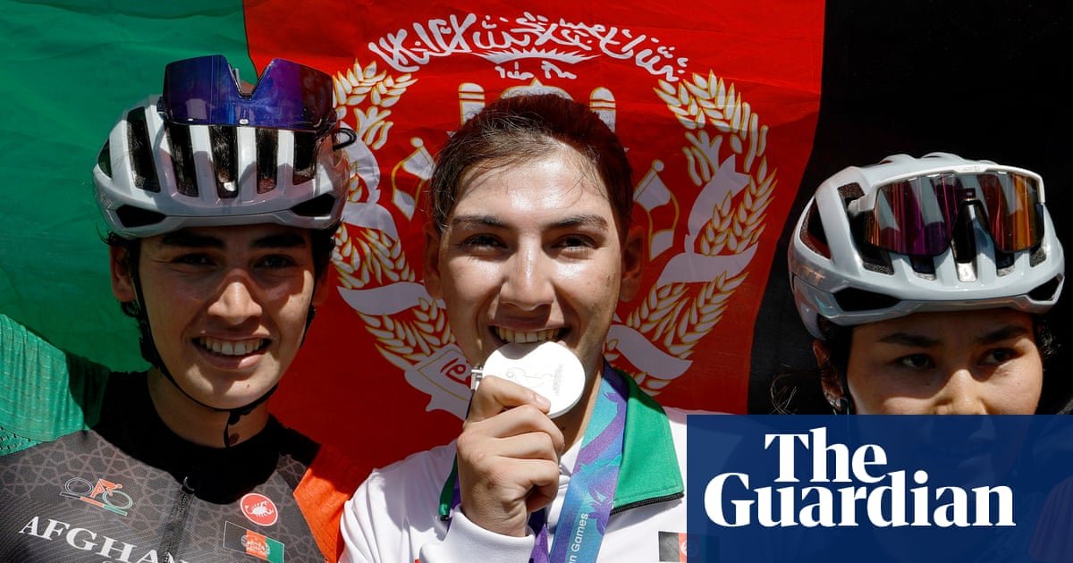 Afghan cyclist who disguised herself as a man to evade Taliban wins Asian Games silver
