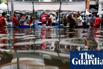 Thai downpours shift north-westwards after Bangkok declared a disaster zone