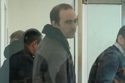 Azerbaijan pardons Frenchman after EU lifts sanctions on Russian billionaire