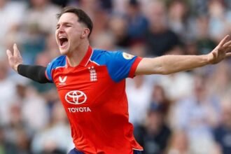England crush Sri Lanka to top T20 world rankings