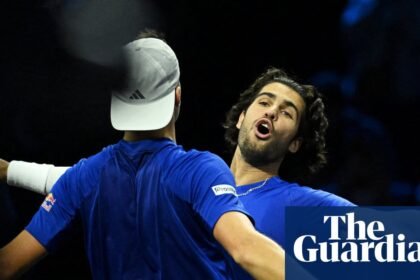 Carlos Alcaraz leads by example as Europe take early lead in Laver Cup