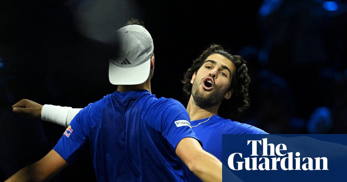 Carlos Alcaraz leads by example as Europe take early lead in Laver Cup