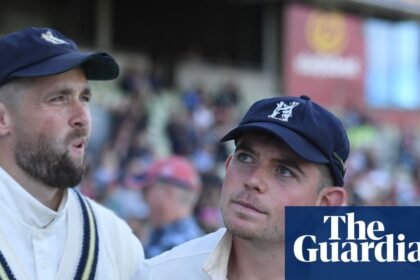 Nice guys finish first as Bamber and Woakes help Warwickshire seal slow-burn title | Ali Martin