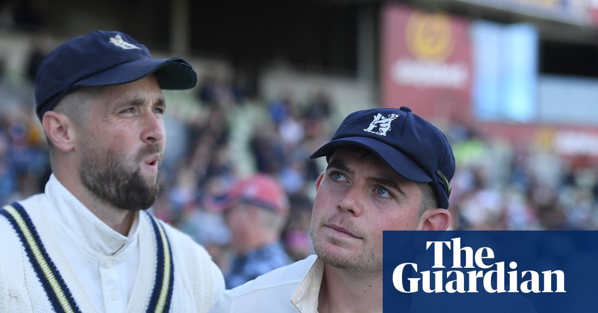 Nice guys finish first as Bamber and Woakes help Warwickshire seal slow-burn title | Ali Martin