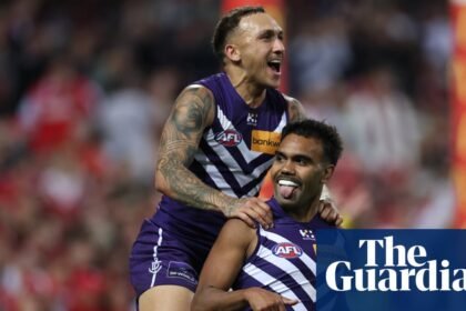 Fremantle come from the clouds to overrun Sydney and seal spot in second AFL grand final