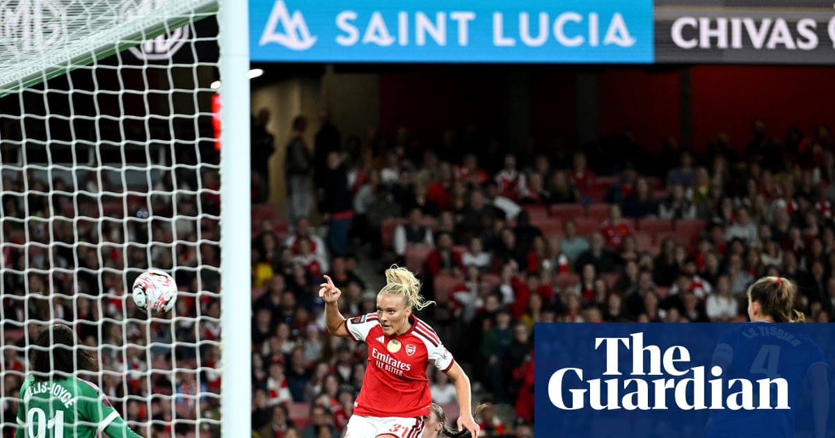 Holmberg rescues point for Arsenal but Manchester United off the mark