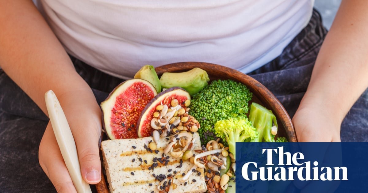 Kimchi tuna and beetroot halloumi: 10 easy, delicious lunch bowls to make for work – as suggested by chefs