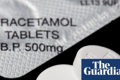 Hospitals in England hit by shortages of common drugs such as paracetamol