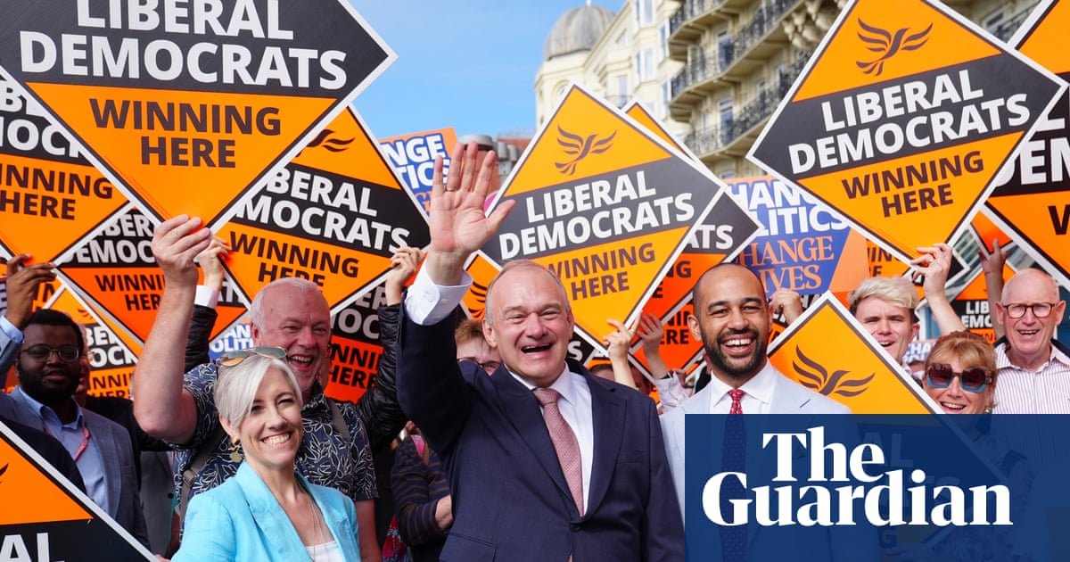 Ed Davey promises £17bn income tax cut if Lib Dems are elected