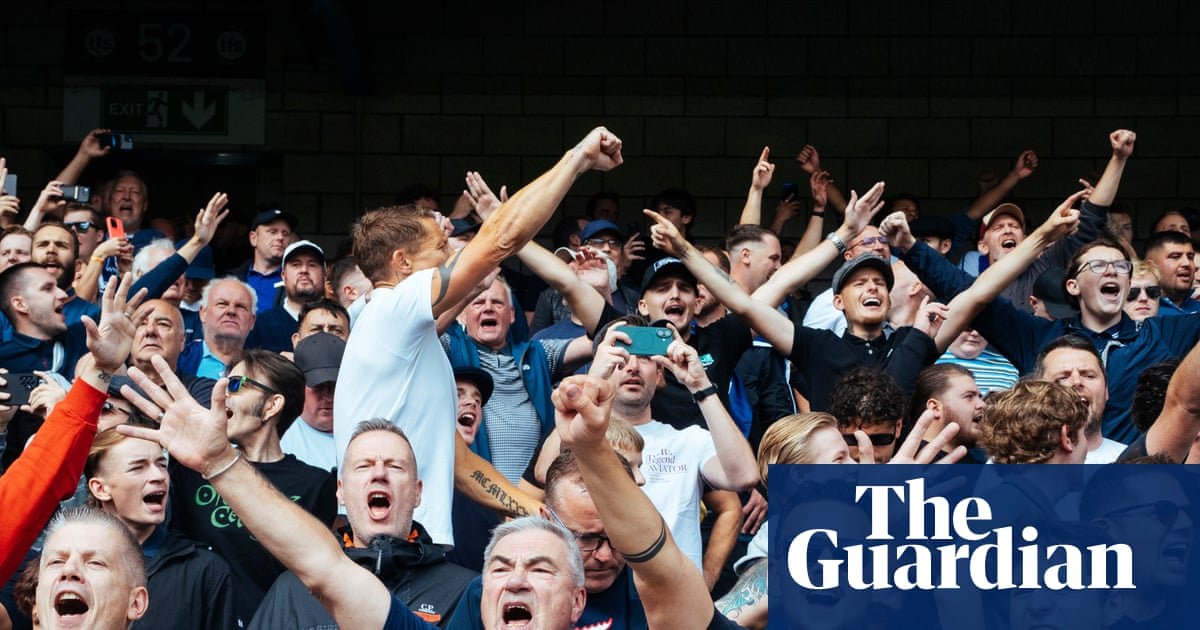 Lions and Irons: the Dockers derby – a photo essay