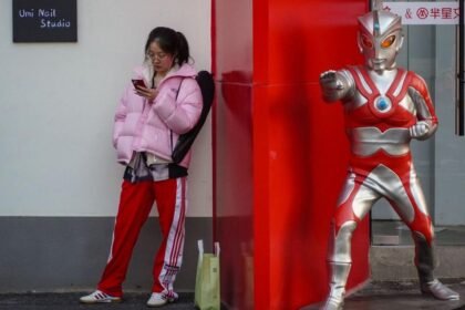 Young people in China are fangirling over a professor who gets their anxiety