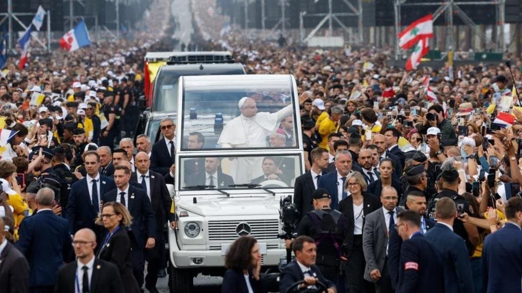 Pope praises young people's 'energy and commitment' at huge open-air Mass in Paris