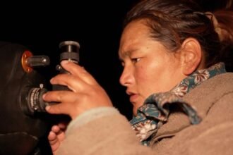 The young women guiding tourists through India's night sky