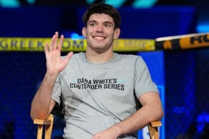 Briton Staines' 61-second win earns UFC contract
