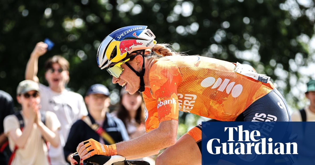 Demi Vollering seals dramatic women’s road race world title in Montreal