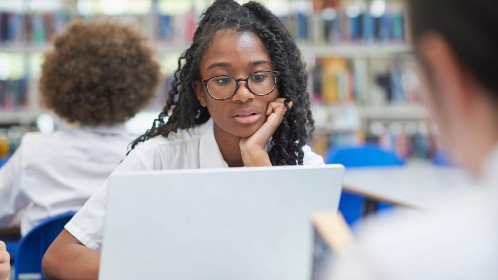 Schools not ready for AI and 'crying out' for government guidance, report warns