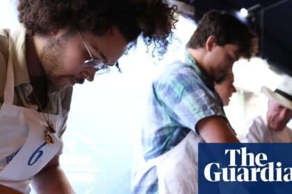 ‘You could absolutely rip your bloody hand off’: competitors gather for England oyster shucking championship