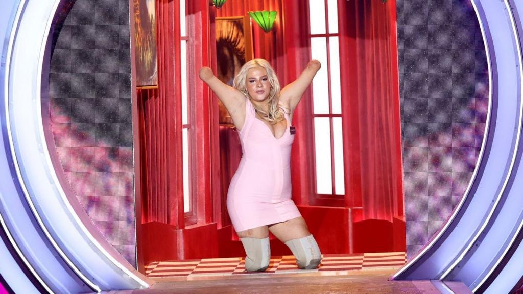 Quadruple amputee enters the Big Brother house
