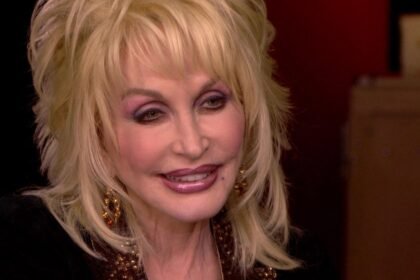 Dolly Parton's first visit to NYC | 60 Minutes Archive