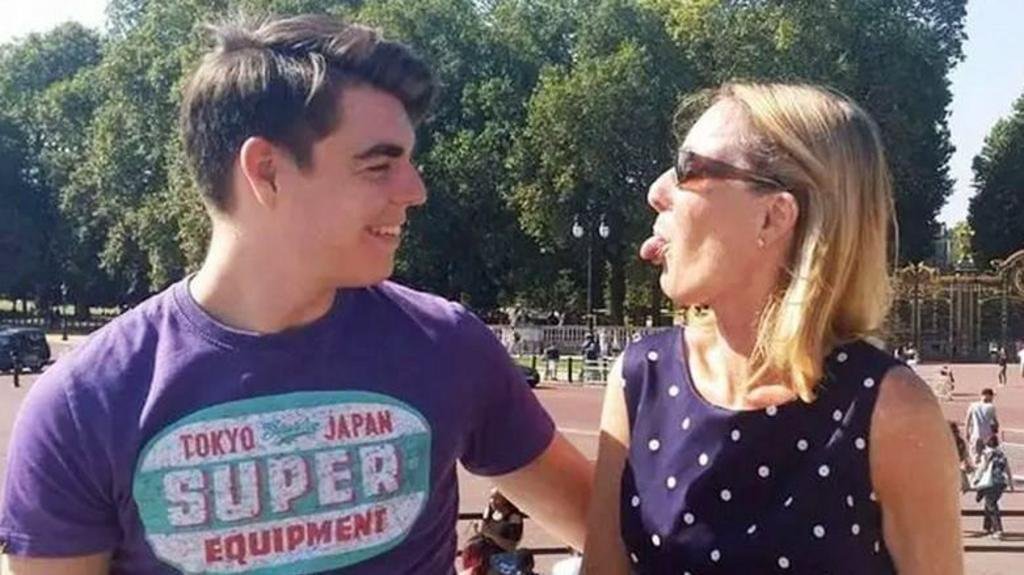 NHS staff investigated over access to dead teenager's medical records