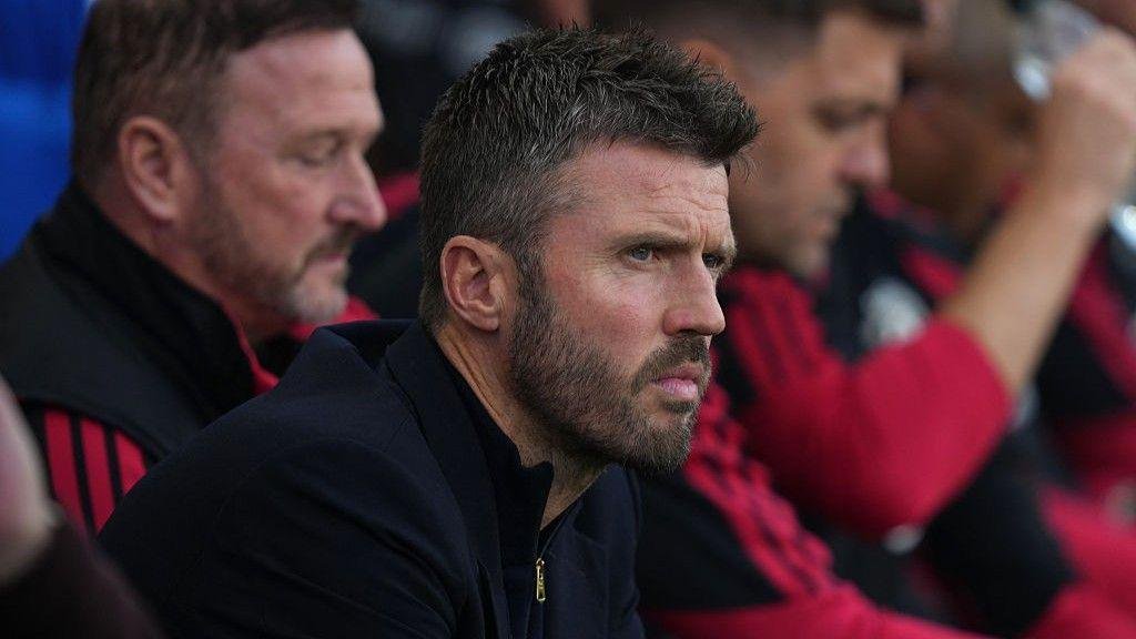 Carrick refutes Neville's 'pathetic' claim - but Man Utd must improve