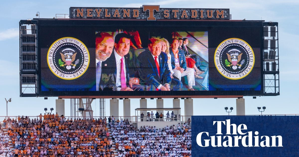 Trump flyover and Secret Service checks greet fans at marquee Texas v Tennessee clash