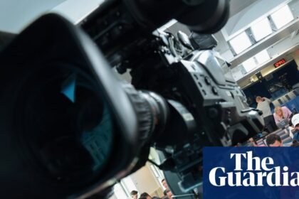 White House television pool resumes after banned news outlets regain access