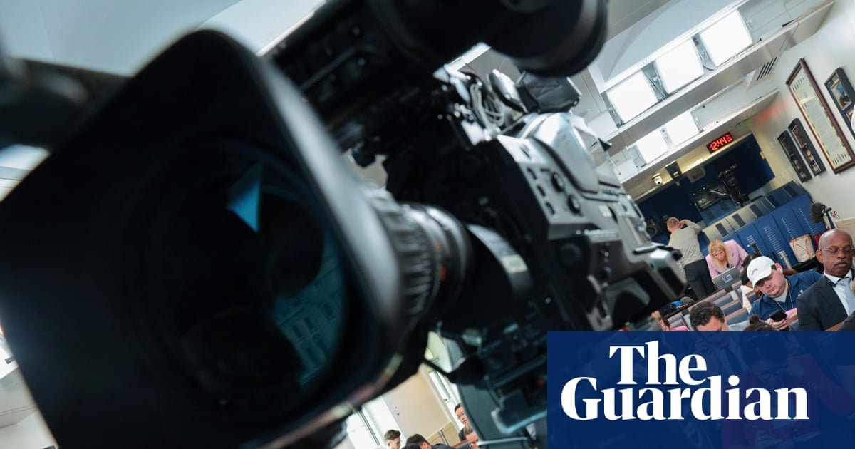 White House television pool resumes after banned news outlets regain access