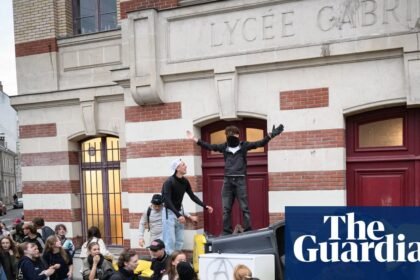 French students and police clash as school blockades turn violent