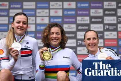 Marlen Reusser holds off Zoe Backstedt to retain world time-trial cycling title