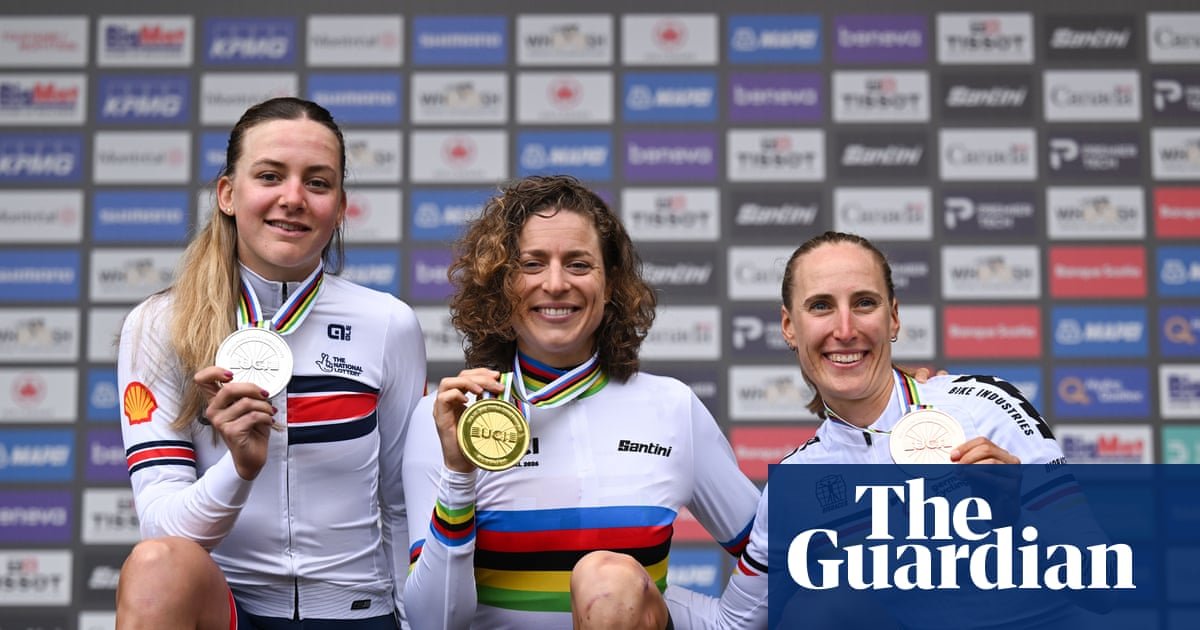 Marlen Reusser holds off Zoe Backstedt to retain world time-trial cycling title