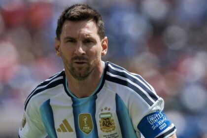 Messi in Argentina squad for farewell friendly