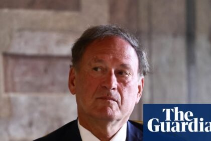 Samuel Alito steps aside in a major climate case amid scrutiny over oil stock holdings