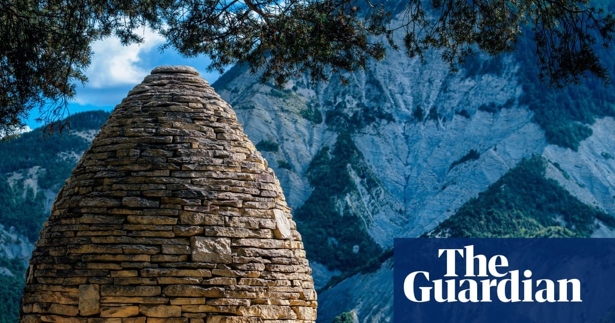 ‘To sleep in a sculpture is a wonderful idea’: a hike along Andy Goldsworthy’s epic art trail in Haute-Provence