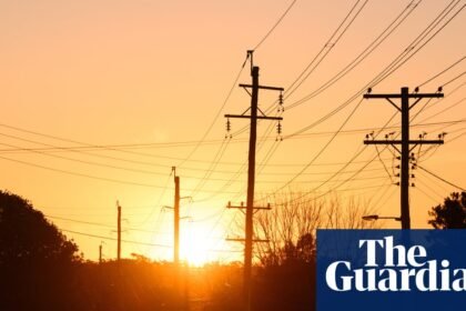 Sydney and parts of NSW swelter through temperatures in the 30s before plummeting 10C within hours