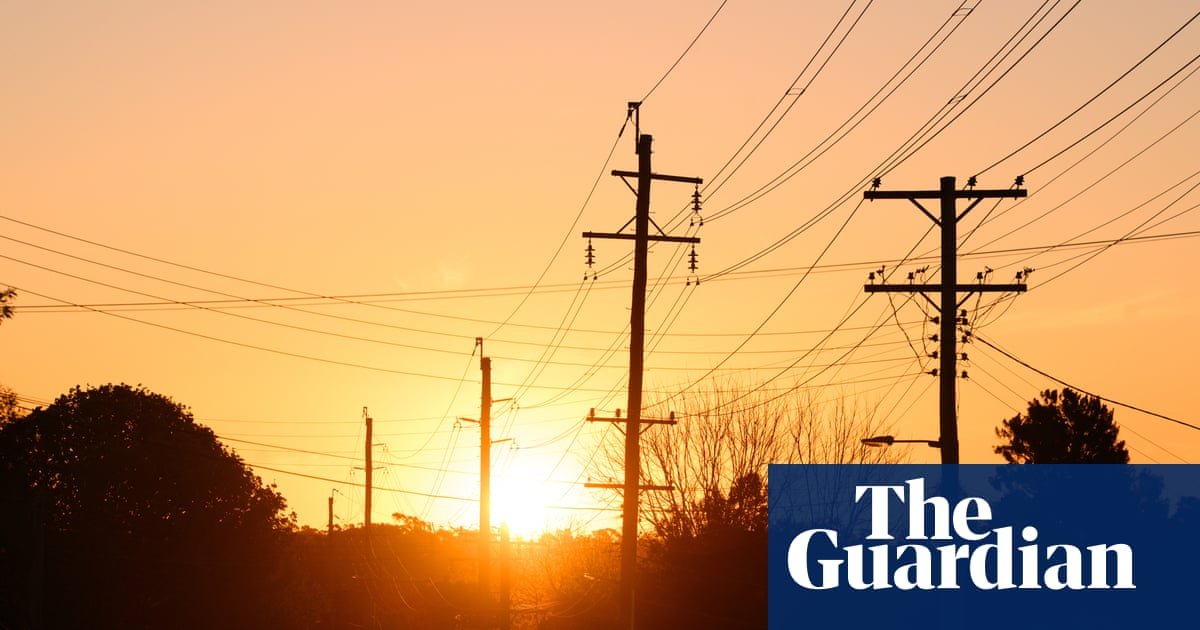 Sydney and parts of NSW swelter through temperatures in the 30s before plummeting 10C within hours