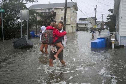 One dead as nor'easter storm pummels New York and New Jersey