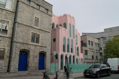 Miami-inspired London house features on Grand Designs