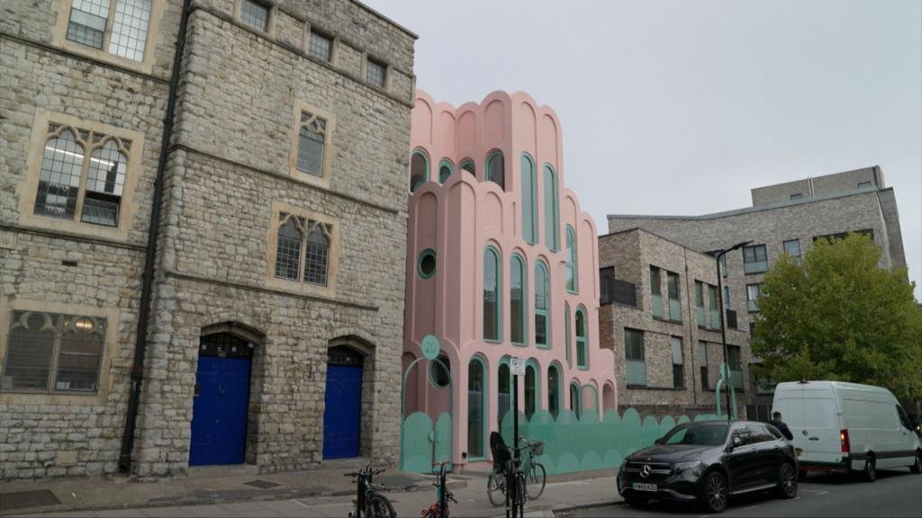 Miami-inspired London house features on Grand Designs