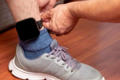 Delays in fitting electronic tags putting victims at risk, report finds