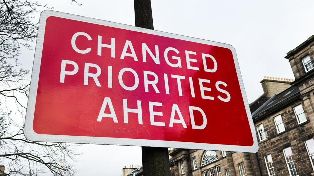 Council leaders wary of radical plan to redraw Scotland's local government map