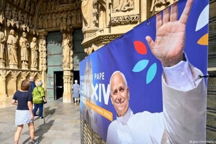 'Pope fever' takes hold as Pope Leo visits France